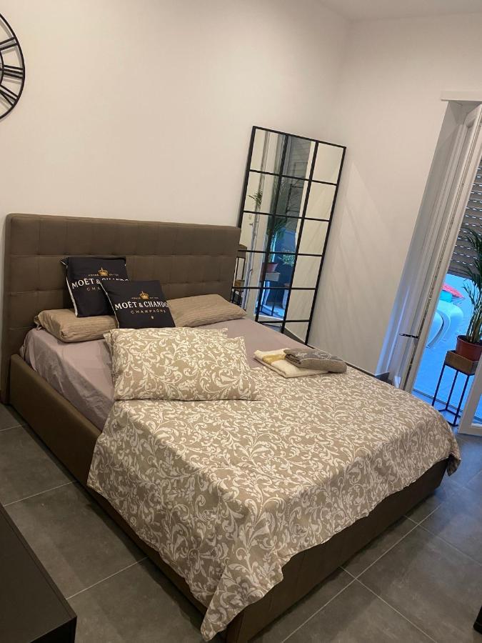 Decoluxe !Apartamento Con 1 Camera Da Letto , In Zona San Paolo , Via Martiniana Turin Luaran gambar