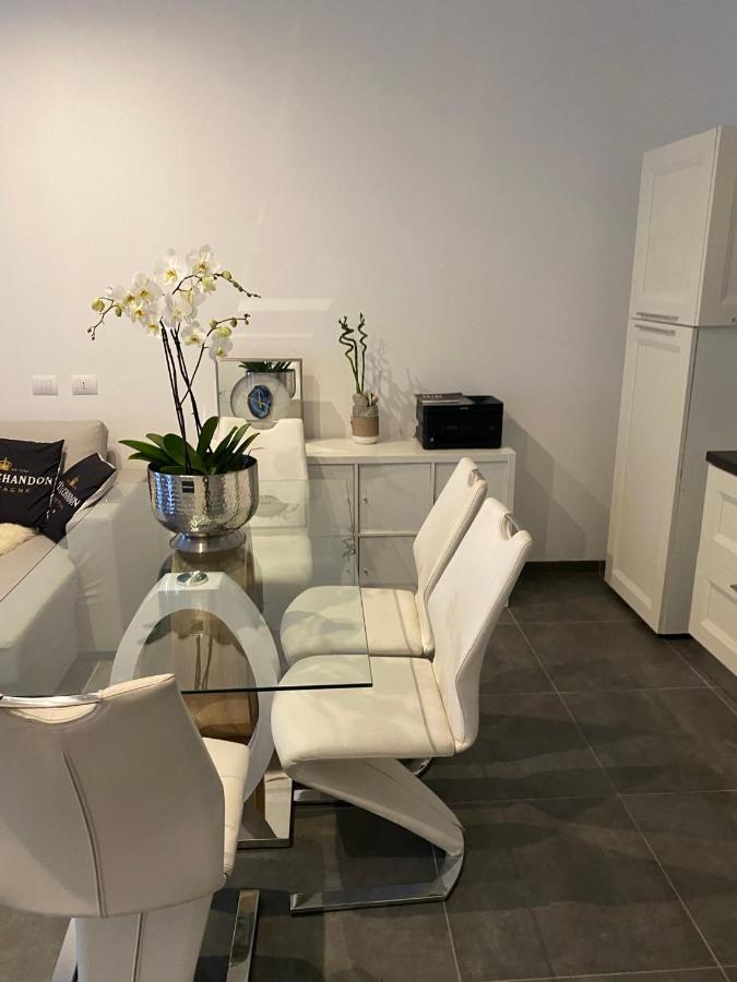 Decoluxe !Apartamento Con 1 Camera Da Letto , In Zona San Paolo , Via Martiniana Turin Luaran gambar